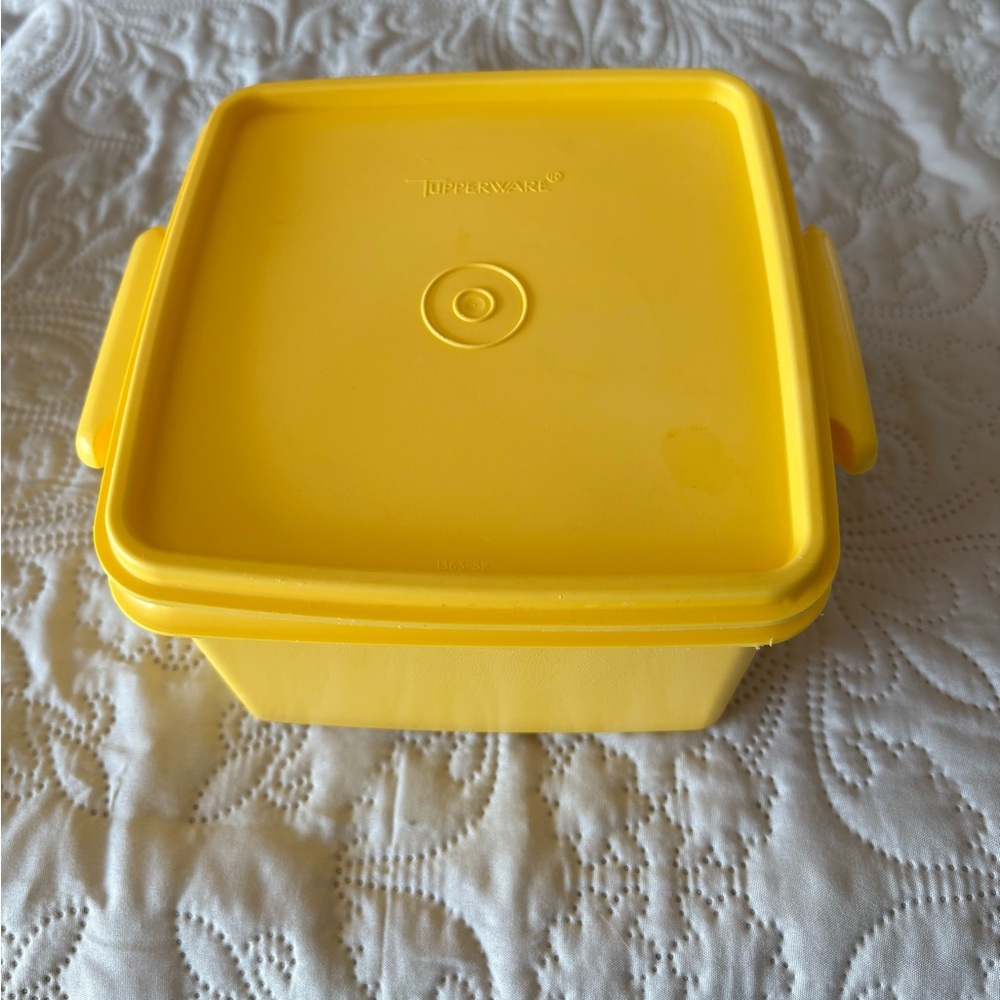 Vintage Tupperware Yellow Container - Picture 2 of 9
